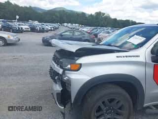 2022 Chevrolet Silverado 1500 Custom z VIN 1GCPYBEK1NZ163577, wystawiony jako IAAI lot #42854733 z przebiegiem 23 927 mil mil oraz . Historia ofert i sprzedaży dostępna na DreamBid. Obrazek 6.