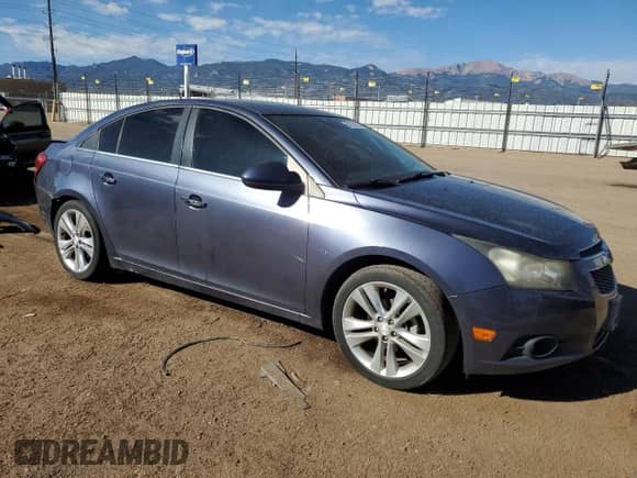 2013 Chevrolet Cruze LTZ z VIN 1G1PG5SB2D7241781, wystawiony jako Copart lot #84878285 z przebiegiem 138 387 mil mil oraz Szkoda całkowita • Salvage title. Historia ofert i sprzedaży dostępna na DreamBid. Obrazek 4.
