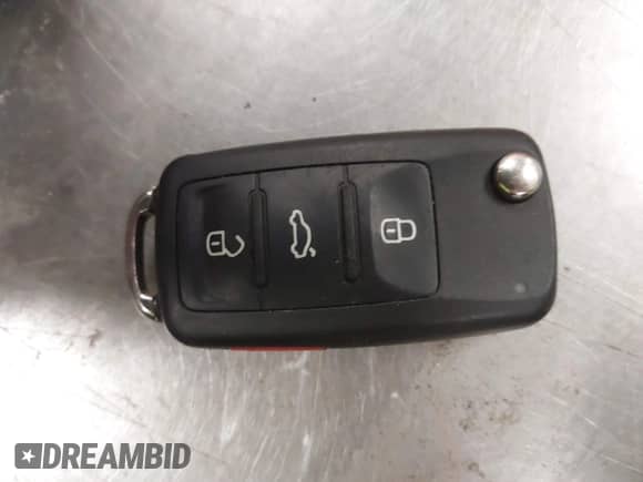 2017 Volkswagen Tiguan Wolfsburg Edition z VIN WVGRV7AX3HK000874, wystawiony jako IAAI lot #41332583 z przebiegiem 27 921 mil mil oraz . Historia ofert i sprzedaży dostępna na DreamBid. Obrazek 11.