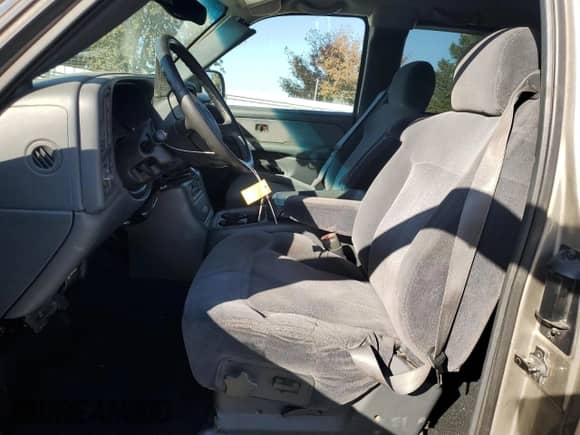 2001 Chevrolet Silverado 2500 LS с VIN 1GCGK29U41Z256651, выставлен на аукционе Copart как лот 79857804 с пробегом 150 574 миль миль и Списание • Salvage title. История ставок и продаж доступна на DreamBid. Изображение 7.