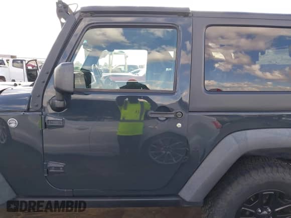 2018 Jeep Wrangler Sport z VIN 1C4AJWAG3JL889621, wystawiony jako IAAI lot #42034854 z przebiegiem 61 505 mil mil oraz . Historia ofert i sprzedaży dostępna na DreamBid. Obrazek 14.