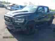 2019 Ram 1500 Rebel z VIN 1C6SRFLT3KN630552, wystawiony jako IAAI lot #42184521 z przebiegiem 126 934 mil mil oraz . Historia ofert i sprzedaży dostępna na DreamBid. Obrazek 17.