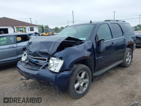 2008 Chevrolet Tahoe LTZ z VIN 1GNFK13008J117824, wystawiony jako IAAI lot #42516795 z przebiegiem 267 878 mil mil oraz . Historia ofert i sprzedaży dostępna na DreamBid. Obrazek 2.