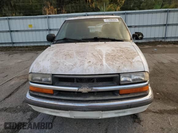 2000 Chevrolet Blazer LT with VIN 1GNCS13W6Y2181741, listed as a Copart auction lot 77990304 with 188,281 mi miles and Salvage title. Bid and sale history available at DreamBid. Image 5.