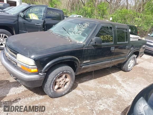 2002 Chevrolet S-10 LS с VIN 1GCDT13W22K183567, выставлен на аукционе IAAI как лот 42087130 с пробегом Не указан миль и . История ставок и продаж доступна на DreamBid. Изображение 2.