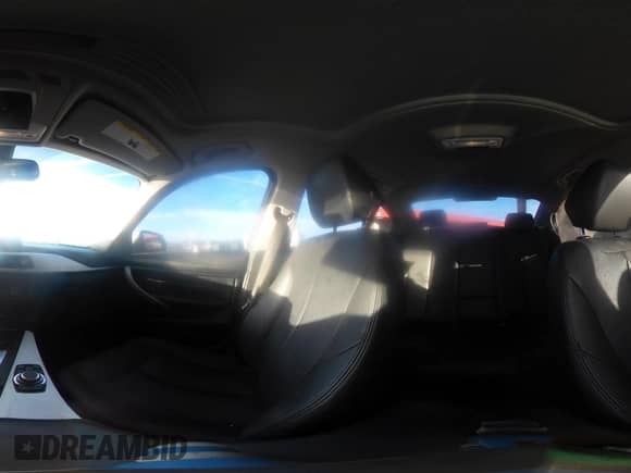 2013 BMW 3 Series 320i z VIN WBA3B1C59DK129009, wystawiony jako IAAI lot #41727979 z przebiegiem 94 763 mil mil oraz . Historia ofert i sprzedaży dostępna na DreamBid. Obrazek 18.