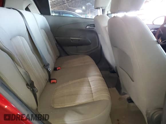 2012 Chevrolet Sonic LT z VIN 1G1JD6SH1C4170016, wystawiony jako Copart lot #77184494 z przebiegiem 127 311 mil mil oraz Czysty tytuł • Clean title. Historia ofert i sprzedaży dostępna na DreamBid. Obrazek 10.