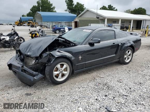 2007 Ford Mustang Deluxe с VIN 1ZVFT80N975234482, выставлен на аукционе Copart как лот 82044485 с пробегом 139 120 миль миль и Списание • Salvage title. История ставок и продаж доступна на DreamBid. Изображение 1.