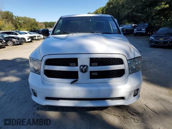 2014 Ram 1500 Express z VIN 1C6RR7FT3ES362155, wystawiony jako Copart lot #84908995 z przebiegiem 163 097 mil mil oraz Czysty tytuł • Clean title. Historia ofert i sprzedaży dostępna na DreamBid. Obrazek 5.