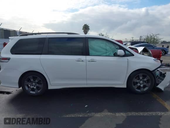 2016 Toyota Sienna SE with VIN 5TDXK3DCXGS738037, listed as a IAAI auction lot 41469460 with 154,036 mi miles and . Bid and sale history available at DreamBid. Image 10.