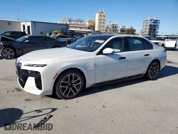 2024 BMW 7 Series with VIN WBA43EH05RCP30909, listed as a Copart auction lot 81857914 with 66 mi miles and Non repairable. Bid and sale history available at DreamBid. Image 1.