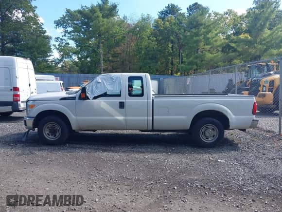 2015 Ford F-250 XLT with VIN 1FT7X2A67FEA12893, listed as a IAAI auction lot 43239020 with 306,585 mi miles and . Bid and sale history available at DreamBid. Image 14.