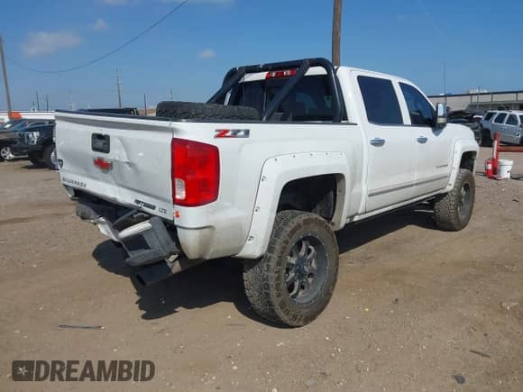 2017 Chevrolet Silverado 1500 LTZ z VIN 3GCUKSEJ9HG150558, wystawiony jako IAAI lot #41514409 z przebiegiem 107 969 mil mil oraz . Historia ofert i sprzedaży dostępna na DreamBid. Obrazek 4.
