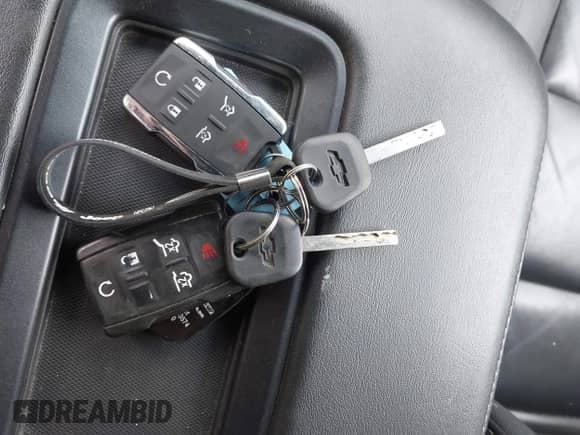 2018 Chevrolet Tahoe LT z VIN 1GNSKBKC9JR254896, wystawiony jako IAAI lot #42456940 z przebiegiem 102 459 mil mil oraz . Historia ofert i sprzedaży dostępna na DreamBid. Obrazek 11.