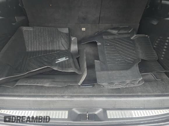 2020 Cadillac Escalade ESV Luxury with VIN 1GYS4HKJ7LR307046, listed as a Copart auction lot 90058185 with 253,662 mi miles and Clean title. Bid and sale history available at DreamBid. Image 14.