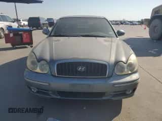 2004 Hyundai Sonata GLS z VIN KMHWF35H74A041603, wystawiony jako Copart lot #76204444 z przebiegiem 164 606 mil mil oraz Czysty tytuł • Clean title. Historia ofert i sprzedaży dostępna na DreamBid. Obrazek 5.