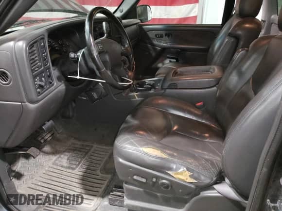 2003 Chevrolet Silverado 2500HD LT z VIN 1GCHK29G03E374026, wystawiony jako Copart lot #66545055 z przebiegiem 121 815 mil mil oraz Czysty tytuł • Clean title. Historia ofert i sprzedaży dostępna na DreamBid. Obrazek 7.