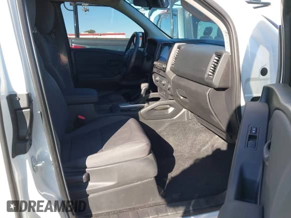 2024 Nissan Frontier S z VIN 1N6ED1CL5RN639610, wystawiony jako IAAI lot #41705932 z przebiegiem 17 919 mil mil oraz . Historia ofert i sprzedaży dostępna na DreamBid. Obrazek 5.