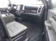 2020 Ram 1500 Big Horn z VIN 1C6RREFG1LN333692, wystawiony jako IAAI lot #41517721 z przebiegiem 67 046 mil mil oraz . Historia ofert i sprzedaży dostępna na DreamBid. Obrazek 5.