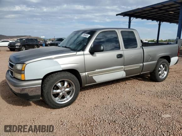 2006 Chevrolet Silverado 1500 LT1 z VIN 1GCEC19Z36Z276701, wystawiony jako Copart lot #70864855 z przebiegiem 233 957 mil mil oraz Czysty tytuł • Clean title. Historia ofert i sprzedaży dostępna na DreamBid. Obrazek 1.