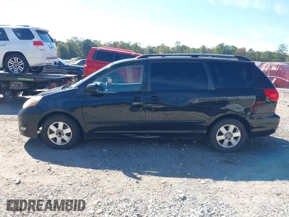 2009 Toyota Sienna XLE with VIN 5TDZK22C19S236610, listed as a IAAI auction lot 43491937 with 352,699 mi miles and . Bid and sale history available at DreamBid. Image 14.