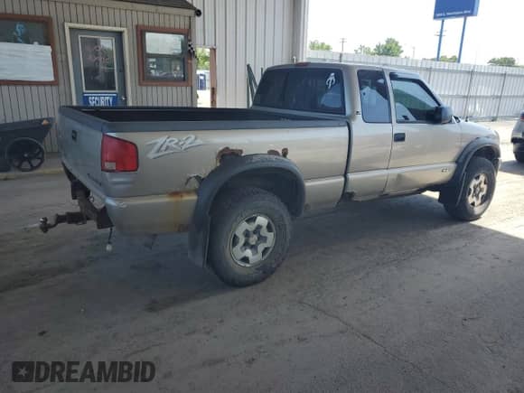 2003 Chevrolet S-10 LS с VIN 1GCCT19X138234759, выставлен на аукционе Copart как лот 61593735 с пробегом 266 532 миль миль и Чистый • Clean title. История ставок и продаж доступна на DreamBid. Изображение 3.