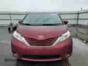 2015 Toyota Sienna LE z VIN 5TDJK3DC5FS101755, wystawiony jako Copart lot #83938605 z przebiegiem 102 029 mil mil oraz Czysty tytuł • Clean title. Historia ofert i sprzedaży dostępna na DreamBid. Obrazek 5.