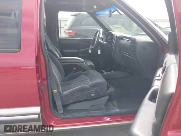 1998 Chevrolet Blazer LS with VIN 1GNDT13W4W2280735, listed as a IAAI auction lot 42480199 with 133,060 mi miles and . Bid and sale history available at DreamBid. Image 5.