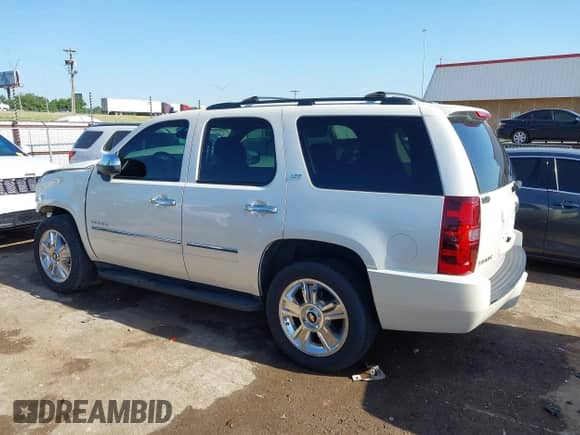 2010 Chevrolet Tahoe LTZ z VIN 1GNUCCE04AR277838, wystawiony jako IAAI lot #42854131 z przebiegiem 161 680 mil mil oraz . Historia ofert i sprzedaży dostępna na DreamBid. Obrazek 14.