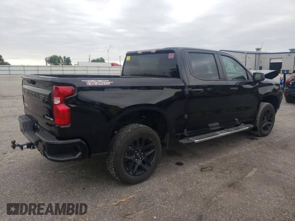 2024 Chevrolet Silverado 1500 Custom Trail Boss with VIN 3GCUDCED0RG368416, listed as a Copart auction lot 67739455 with 28,267 mi miles and Salvage title. Bid and sale history available at DreamBid. Image 3.