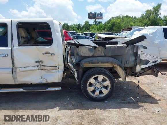2009 GMC Sierra 1500 SLT with VIN 3GTEK33399G257996, listed as a IAAI auction lot 42735046 with 241,262 mi miles and . Bid and sale history available at DreamBid. Image 6.