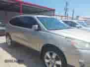 2013 Chevrolet Traverse LTZ z VIN 1GNKRLKD6DJ107772, wystawiony jako IAAI lot #42935823 z przebiegiem 201 445 mil mil oraz . Historia ofert i sprzedaży dostępna na DreamBid. Obrazek 12.