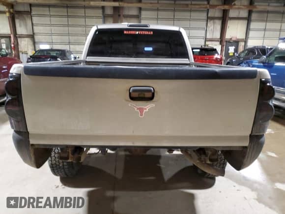 2001 GMC Sierra 1500 SLE с VIN 2GTEK19T811350761, выставлен на аукционе Copart как лот 64498985 с пробегом 171 664 миль миль и Списание • Salvage title. История ставок и продаж доступна на DreamBid. Изображение 6.
