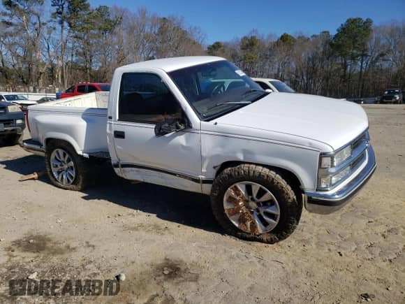 1997 Chevrolet Silverado 1500 with VIN 1GCEC14R5VZ205358, listed as a Copart auction lot 88252645 with 182,086 mi miles and Salvage title. Bid and sale history available at DreamBid. Image 4.