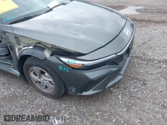 2024 Hyundai Elantra SE z VIN KMHLL4DGXRU817934, wystawiony jako IAAI lot #42659416 z przebiegiem 13 497 mil mil oraz . Historia ofert i sprzedaży dostępna na DreamBid. Obrazek 21.