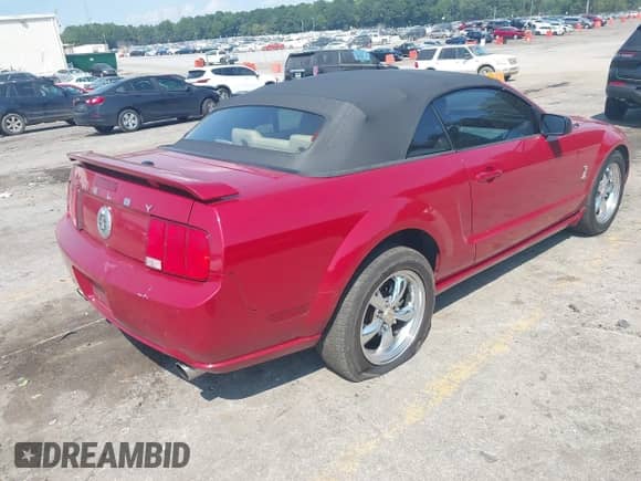 2009 Ford Mustang GT z VIN 1ZVHT85H795128336, wystawiony jako IAAI lot #43148971 z przebiegiem 241 269 mil mil oraz . Historia ofert i sprzedaży dostępna na DreamBid. Obrazek 4.