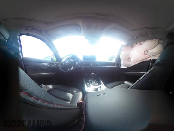 2025 Mazda CX-5 S Carbon Edition z VIN JM3KFBCM8S0646821, wystawiony jako IAAI lot #42610837 z przebiegiem Nie podano mil oraz . Historia ofert i sprzedaży dostępna na DreamBid. Obrazek 18.