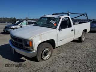 1999 Chevrolet Silverado 2500 с VIN 1GCGC24R3XR724281, выставлен на аукционе Copart как лот 87625195 с пробегом 139 088 миль миль и Списание • Salvage title. История ставок и продаж доступна на DreamBid. Изображение 1.