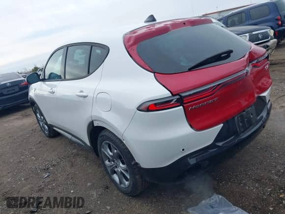 2024 Dodge Hornet R/T z VIN ZACPDFCW7R3A34487, wystawiony jako IAAI lot #41742134 z przebiegiem 21 791 mil mil oraz . Historia ofert i sprzedaży dostępna na DreamBid. Obrazek 3.