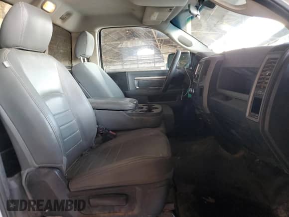 2017 Ram 1500 Tradesman z VIN 3C6JR7DG5HG654856, wystawiony jako Copart lot #86330115 z przebiegiem 52 825 mil mil oraz Czysty tytuł • Clean title. Historia ofert i sprzedaży dostępna na DreamBid. Obrazek 10.