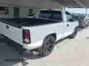2005 Chevrolet Silverado 1500 Work Truck z VIN 1GCEC14XX5Z318107, wystawiony jako IAAI lot #43367766 z przebiegiem 104 186 mil mil oraz . Historia ofert i sprzedaży dostępna na DreamBid. Obrazek 4.
