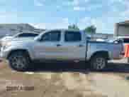 2014 Toyota Tacoma PreRunner z VIN 5TFJX4GN6EX028909, wystawiony jako IAAI lot #42840272 z przebiegiem 229 327 mil mil oraz . Historia ofert i sprzedaży dostępna na DreamBid. Obrazek 13.