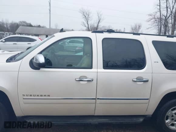 2011 Chevrolet Suburban LTZ с VIN 1GNSCKE01BR292199, выставлен на аукционе IAAI как лот 41786730 с пробегом 140 671 миль миль и . История ставок и продаж доступна на DreamBid. Изображение 14.