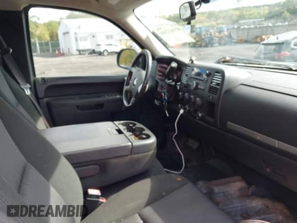 2010 Chevrolet Silverado 2500HD LT с VIN 1GC5KXBG3AZ217686, выставлен на аукционе IAAI как лот 43403368 с пробегом 151 368 миль миль и . История ставок и продаж доступна на DreamBid. Изображение 5.
