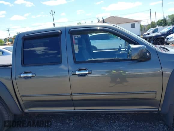 2011 Chevrolet Colorado 1LT z VIN 1GCHTCFE5B8113848, wystawiony jako IAAI lot #42781184 z przebiegiem 64 485 mil mil oraz . Historia ofert i sprzedaży dostępna na DreamBid. Obrazek 13.