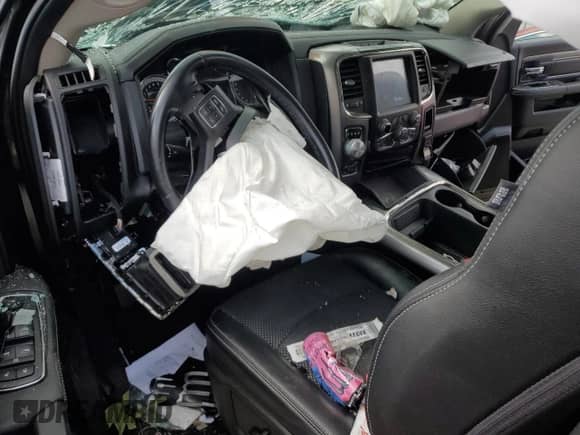 2018 Ram 1500 Night z VIN 1C6RR7MT2JS212700, wystawiony jako Copart lot #57653515 z przebiegiem Nie podano mil oraz Nie do naprawy • Non repairable. Historia ofert i sprzedaży dostępna na DreamBid. Obrazek 8.