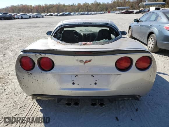 2006 Chevrolet Corvette Z06 z VIN 1G1YY26E565126935, wystawiony jako Copart lot #76618494 z przebiegiem 71 842 mil mil oraz Szkoda całkowita • Salvage title. Historia ofert i sprzedaży dostępna na DreamBid. Obrazek 6.
