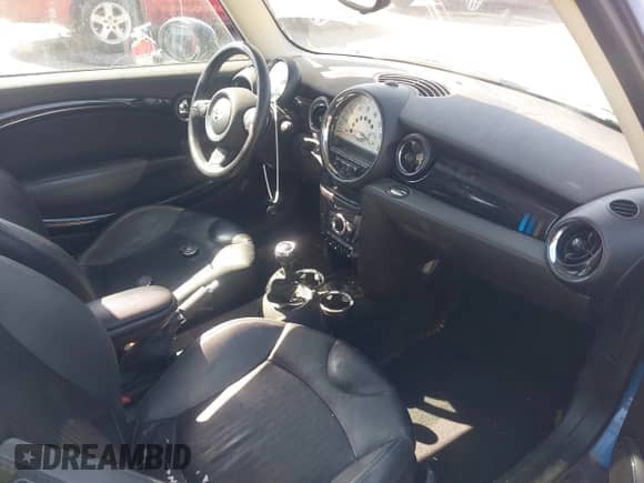 2012 MINI Hardtop S with VIN WMWSV3C55CTY29181, listed as a IAAI auction lot 42621045 with 68,706 mi miles and . Bid and sale history available at DreamBid. Image 5.