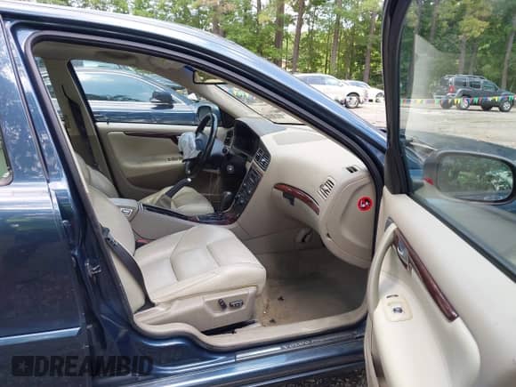 2009 Volvo S60 2.5T with VIN YV1RS592692723625, listed as a IAAI auction lot 42630155 with 81,603 mi miles and . Bid and sale history available at DreamBid. Image 5.