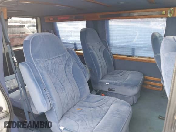 1995 Chevrolet Astro Cargo with VIN 1GBDM19W5SB172412, listed as a IAAI auction lot 41172353 with 119,531 mi miles and . Bid and sale history available at DreamBid. Image 8.